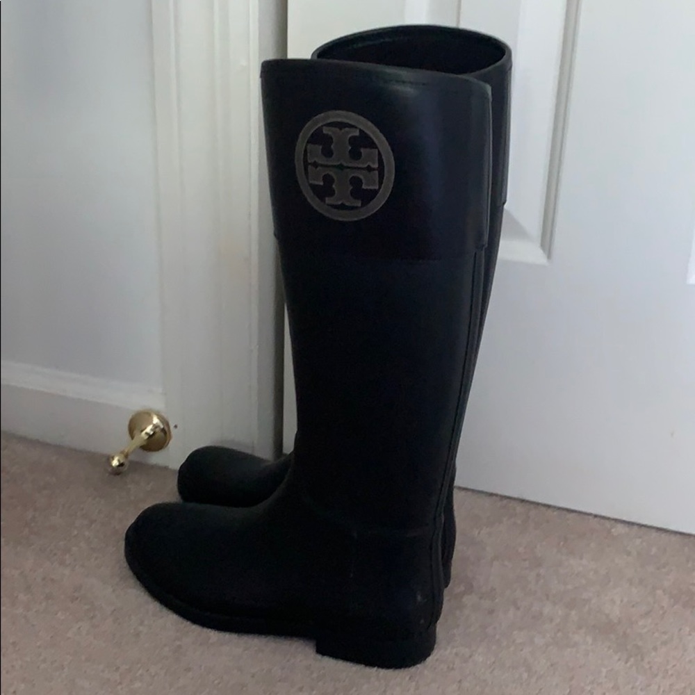 tory burch rain boots
